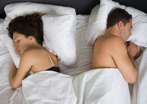 Tu forma de dormir podría revelar si serás o no infiel a tu pareja