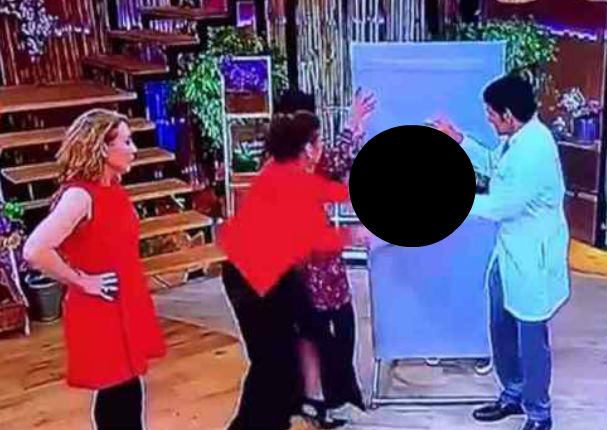 Modelo en topless se desmaya en pleno programa de televisión (VIDEO)