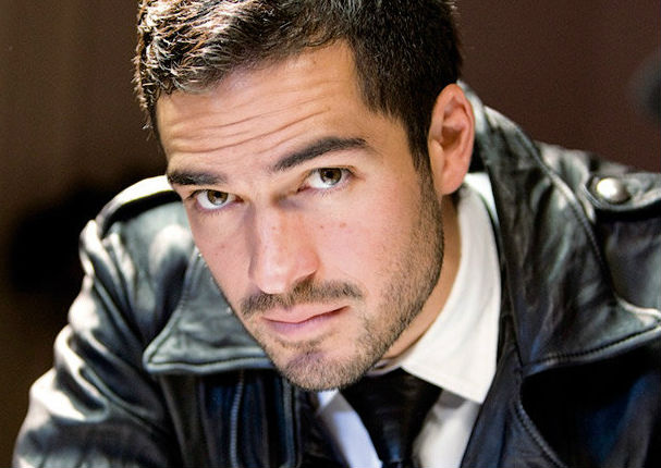 RBD: Alfonso Herrera se besó con otro hombre en desfile gay (FOTO Y VIDEO)