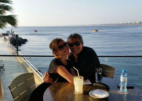 Karina Calmet: Su novio le pide matrimonio y ella lo anunció así en Twitter