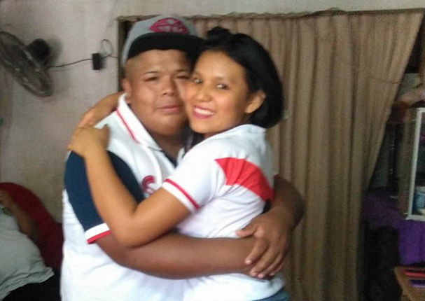 Mayimbú es ampayado besando apasionadamente a esta nueva joven (FOTO)