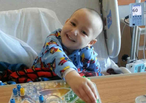 YouTube:  Niño se entera que venció el cáncer y  esta  fue su conmovedora reacción - VIDEO