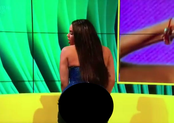 Joven deja al descubierto su trasero al bailar twerking en TV (VIDEO)