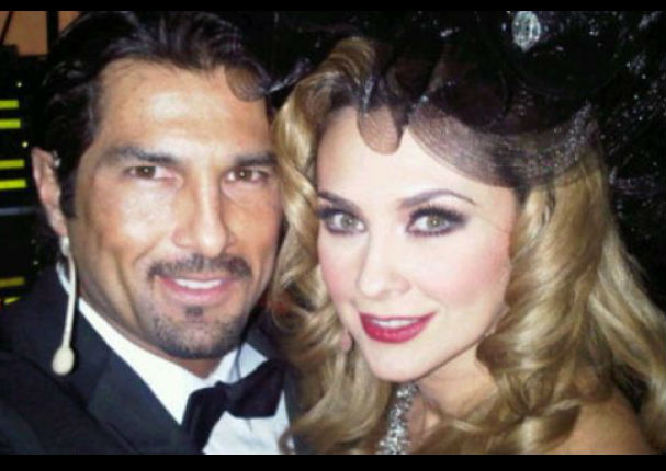 Aracely Arámbula sorprende en Instagram con sexy topless al desnudo