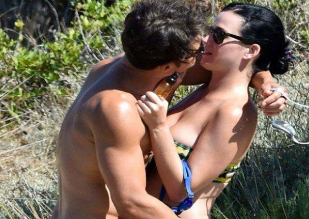 Orlando Bloom se desnuda junto a su novia Katy Perry Orlando Bloom se desnuda junto a su novia Katy Perry
