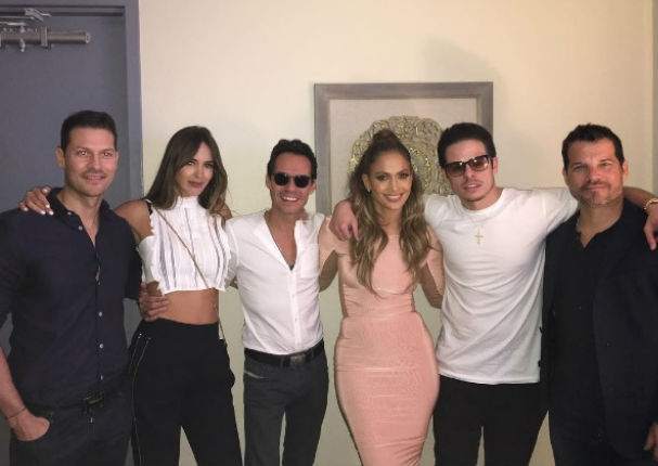 Jennifer López envía mensaje a Marc Anthony en concierto y luego posan juntos