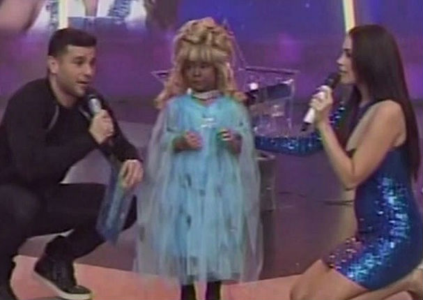 Karen Schwarz presume su pancita de embarazo en 'Amigos y Rivales' y dice esto Karen Schwarz presume su pancita de embarazo en 'Amigos y Rivales' y dice esto