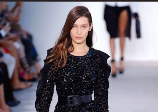 YouTube: Sufre fatal caída en plena pasarela del New York Fashion Week