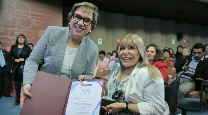 Gina Parker recibió Premio por la Paz 2016 - VIDEO