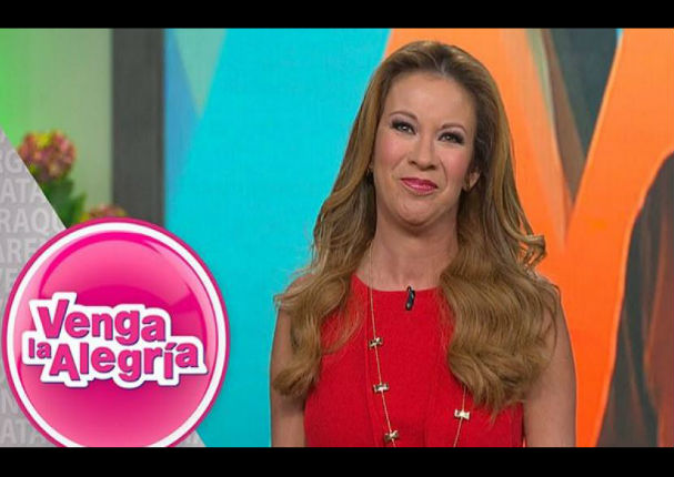 Twitter: Conductora pasó bochornoso momento en pleno programa en vivo - VIDEO
