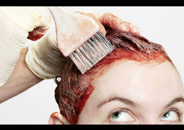 ¿No sabes cómo eliminar las manchas de tinte? Aquí te enseñamos