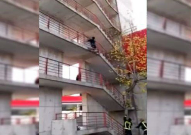 YouTube: Bombero escalaba piso por piso y ...