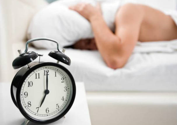¿Te cuesta levantarte temprano? Con estos tips ya no llegarás tarde...