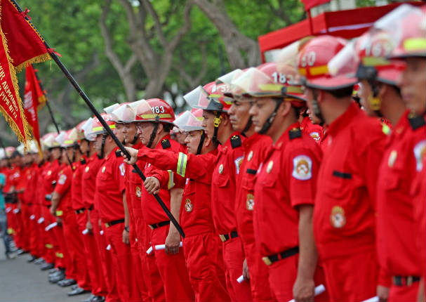 ¡Feliz día a los hombres de rojo del país!