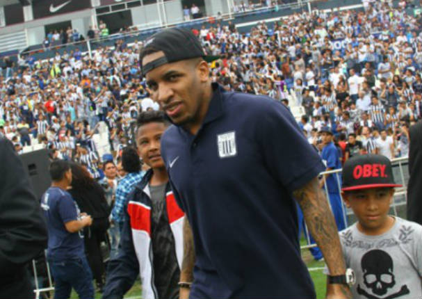 Jefferson Farfán ya habría aceptado propuesta de Alianza Lima