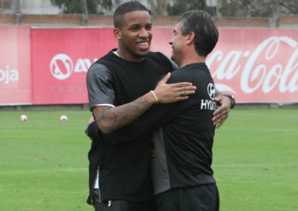 Entrenador de Alianza habla sobre posible llegada de Jefferson Farfán