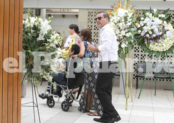 Adolfo Aguilar pasa por un difícil momento - FOTOS