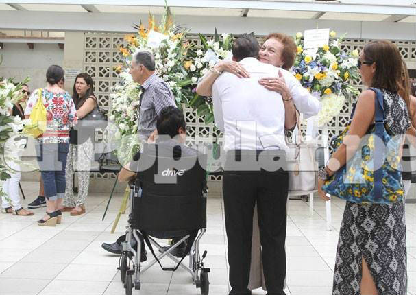 Adolfo Aguilar pasa por un difícil momento - FOTOS