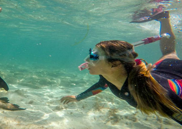 Facebook: Se divertía en el mar y pasó el susto de su vida - VIDEO