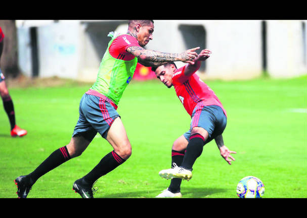 Paolo Guerrero y Miguel Trauco chocaron en entrenamiento del Flamengo