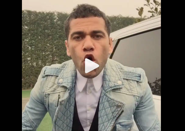 Dani Alves canta y baila al rítmo de 'Despacito' -VIDEO