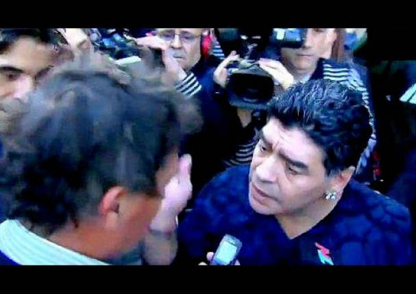 Maradona amenaza a un periodista en España - VIDEO