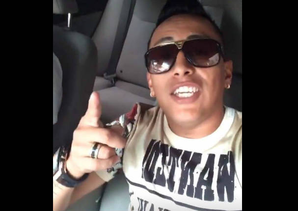 Cueva cantando al ritmo de Tony Rosado en Brasil - VIDEO