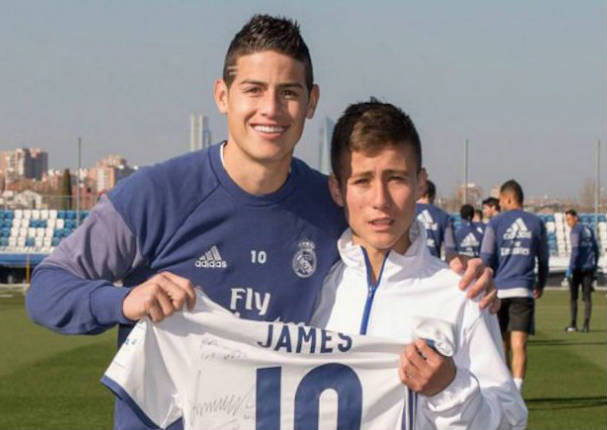 Emotivo encuentro del 'Niño Ángel' con James Rodríguez - VIDEO