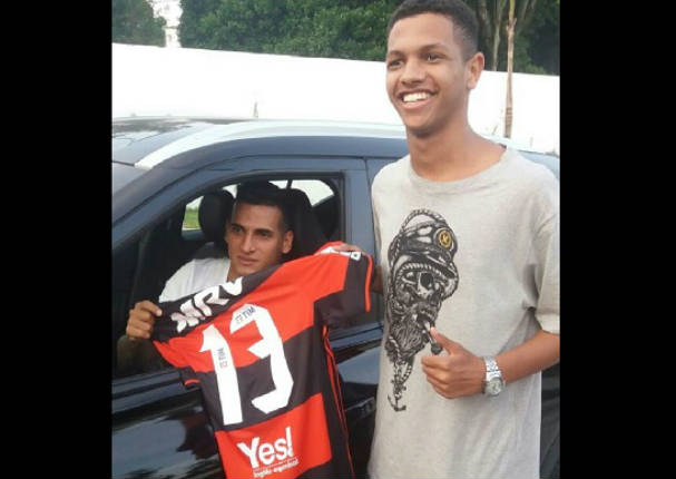 Así mostró Miguel Trauco su sencillez con este hincha del Flamengo