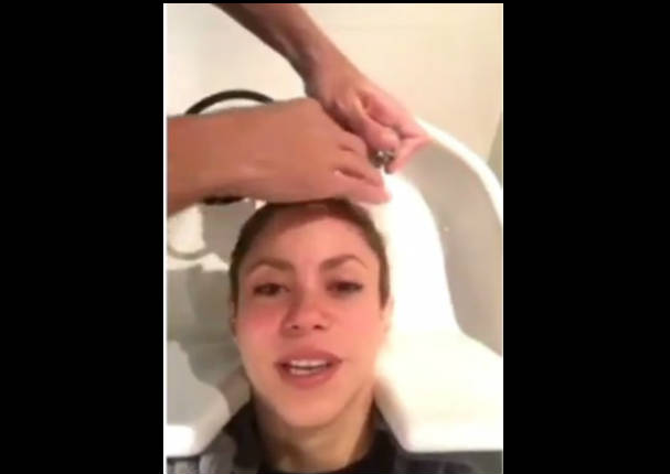 ¡Irreconocible! Shakira dejó atrás sus rizos dorados y luce así