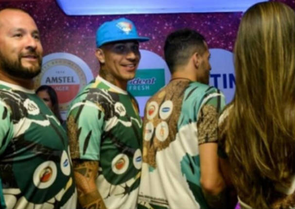 Así se divierte Paolo Guerrero en el carnaval de Río de Janeiro