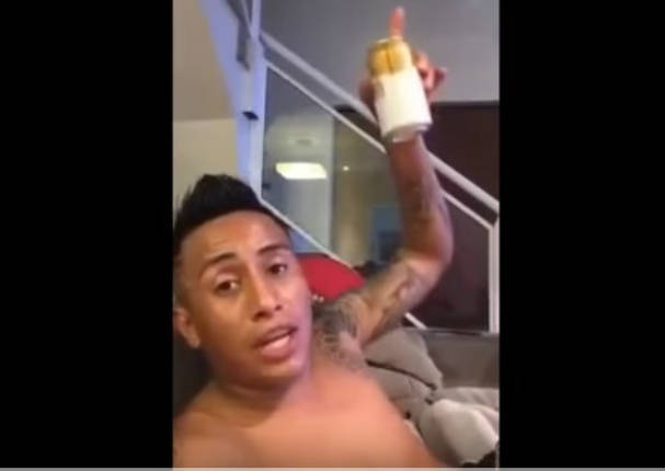 Christian Cueva disfruta cantando temas de Toño Centella - VIDEO