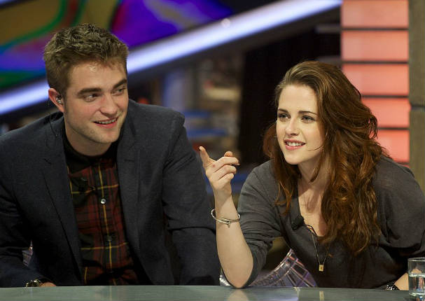 Kirsten Stewart se da cuenta que no tiene cabello y su reacción es muy graciosa