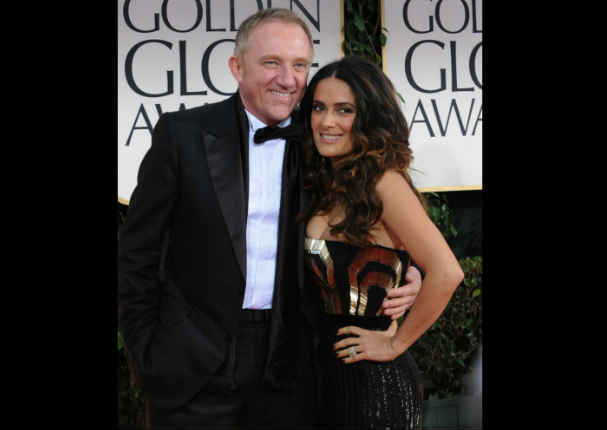 ¡Y bailó salsa! Salma Hayek cogió el celular de su esposo y descubrió que le era infiel