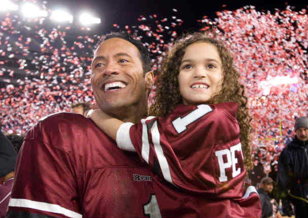 Entrenando a papá: 'Peyton' luce más sexy que nunca  - VIDEO