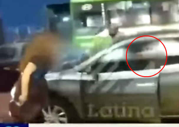 Mujer encontró a su esposo con la amante y sucedió lo peor  - VIDEO