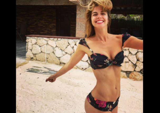 ¡Qué sexys! Stephanie Cayo y sus hermanas causan sensación al posar en diminuto bikini