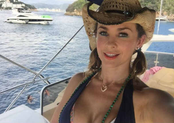 Seguidores critican foto de Aracely Arámbula por mostrar trasero