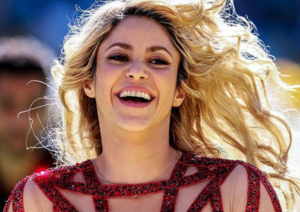 Shakira mueve las caderas bajo el agua en diminuto bikini - VIDEO