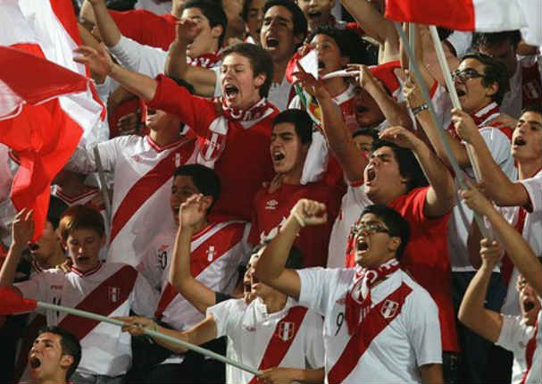 Hincha peruana modifica el 'Padre Nuestro' y se vuelve viral