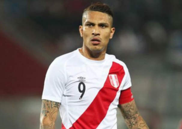 Paolo Guerrero respondió así a reportera que lo 'jubiló' - VIDEO