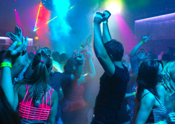 Hombre desapareció 26 días y lo encuentran en un 'night club'