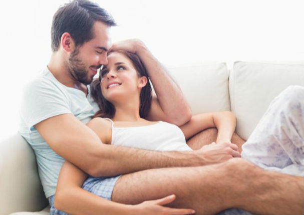 8 señales que demuestran que le gustas a alguien