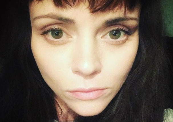 Mira cómo luce Merlina, 25 años después de 'Los Locos Addams' (FOTOS) Mira cómo luce Merlina, 25 años después de 'Los Locos Addams' (FOTOS)