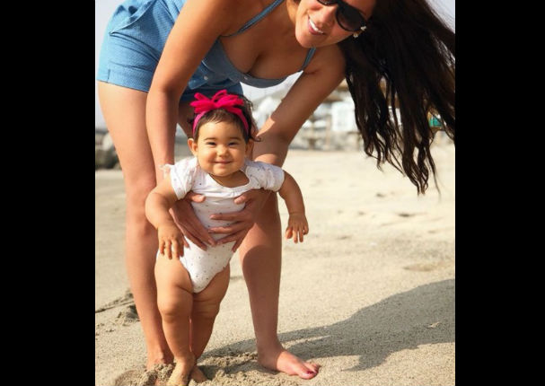 Karen Schwarz sorprende con tierna foto y envía mensaje sobre ser madre (FOTO)