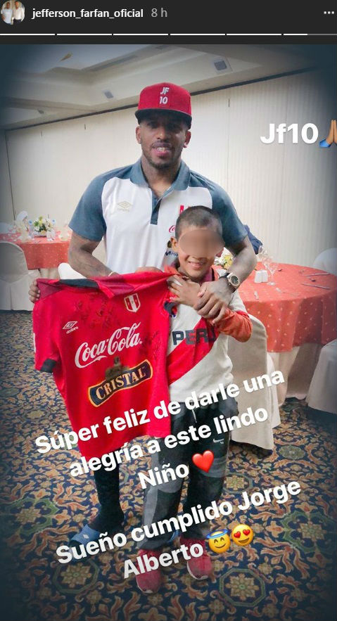 Jefferson Farfán cumple sueño de niño tras triunfo de Perú (FOTO)