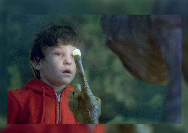 Mira cómo luce el niño de la película 'E.T' ¡36 años después! (FOTOS)