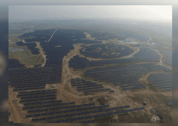 China: Planta de energía solar tiene forma de oso panda (FOTO)