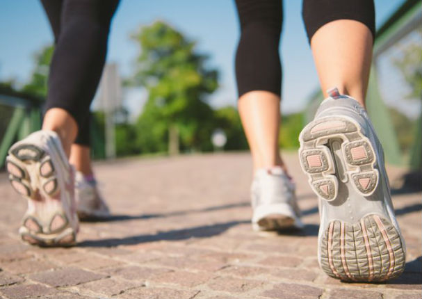 ¿Cuánto tiempo debes caminar al día para bajar la pancita?