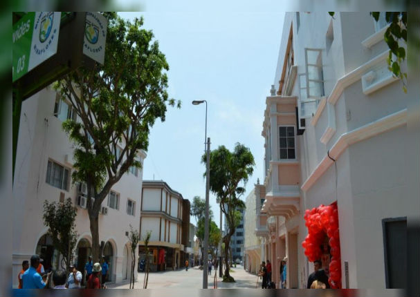 Reabren locales de la 'calle de las pizzas' tras trabajos en la vía pública